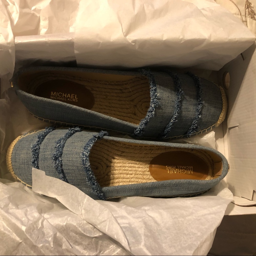 Sz 8 micheal Kors slip on washed denim shoes.